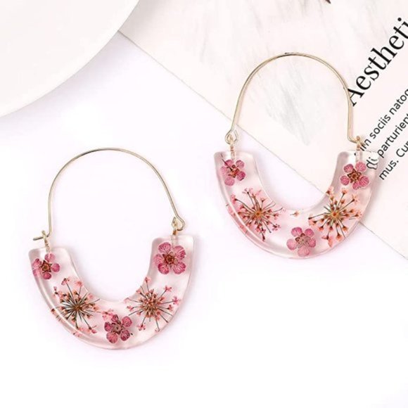 ♡ Flower Resin Hoop Earrings ♡ - Picture 2 of 6